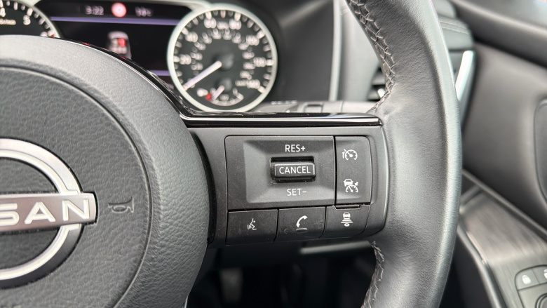 Nissan Qashqai 1.3 DiG-T MH Acenta Premium 5dr Petrol Hatchback